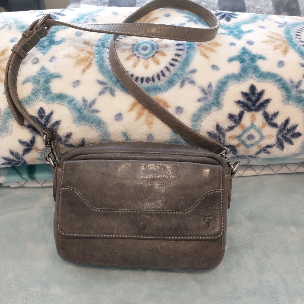 Frye Melissa Camera Crossbody bag. Ice (Gray).